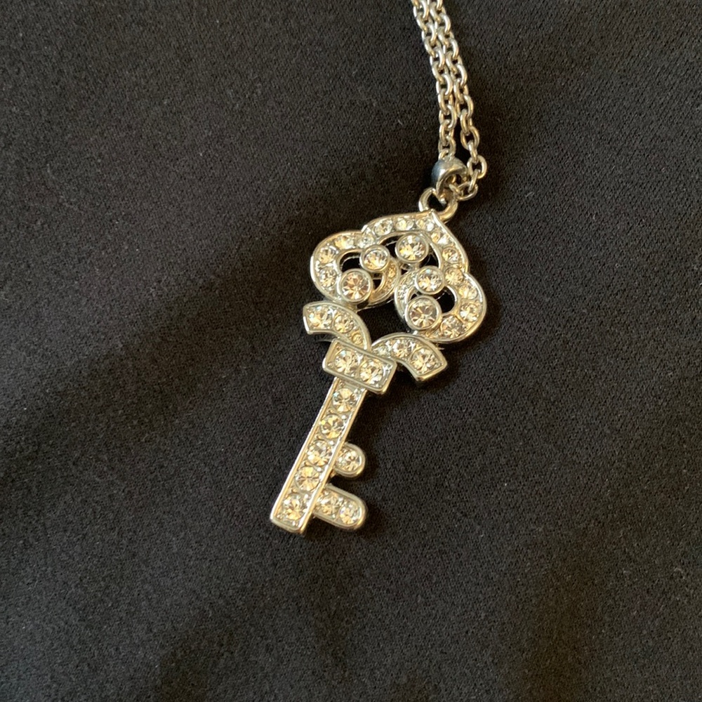 Key necklace with crystals.